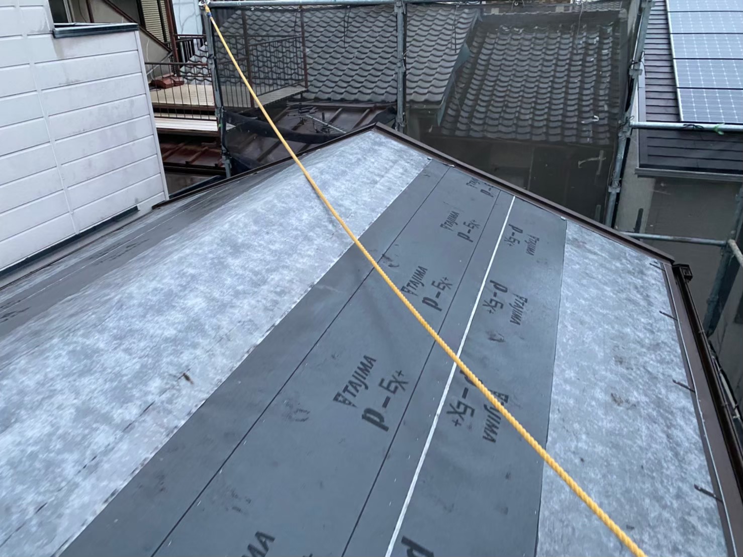 防水紙は2種を使い分け